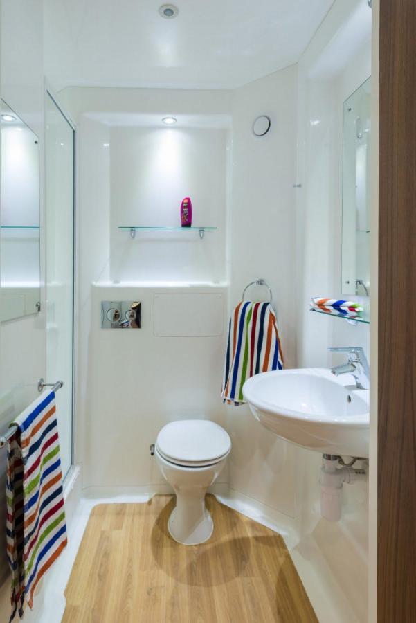 Zeni Ensuite Rooms In Exeter Bagian luar foto